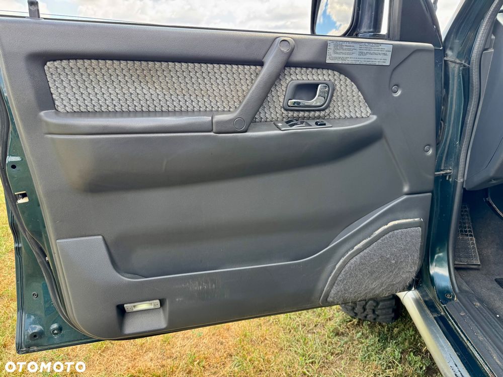 Mitsubishi Pajero - 16