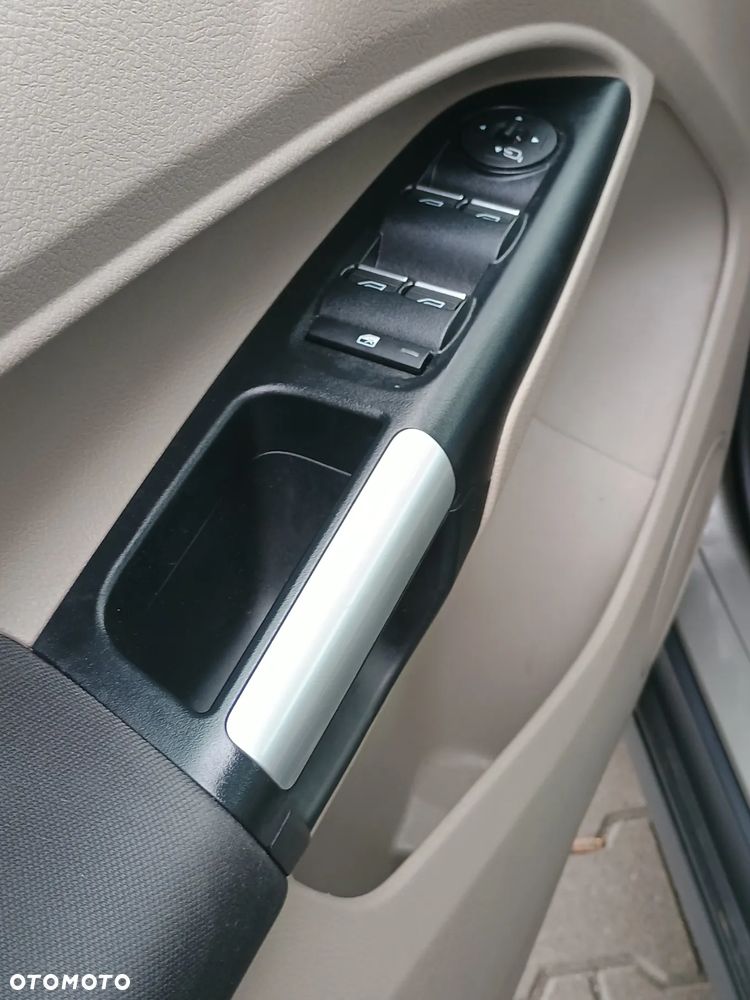 Ford Tourneo Connect - 10