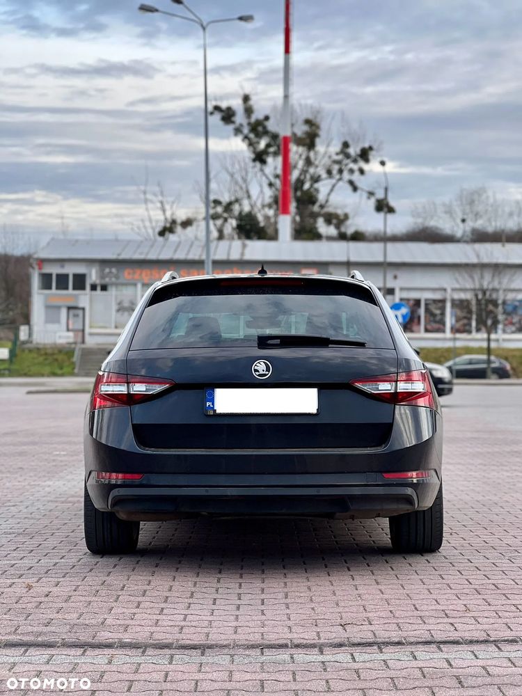 Skoda Superb 2.0 TDI L&K DSG - 14