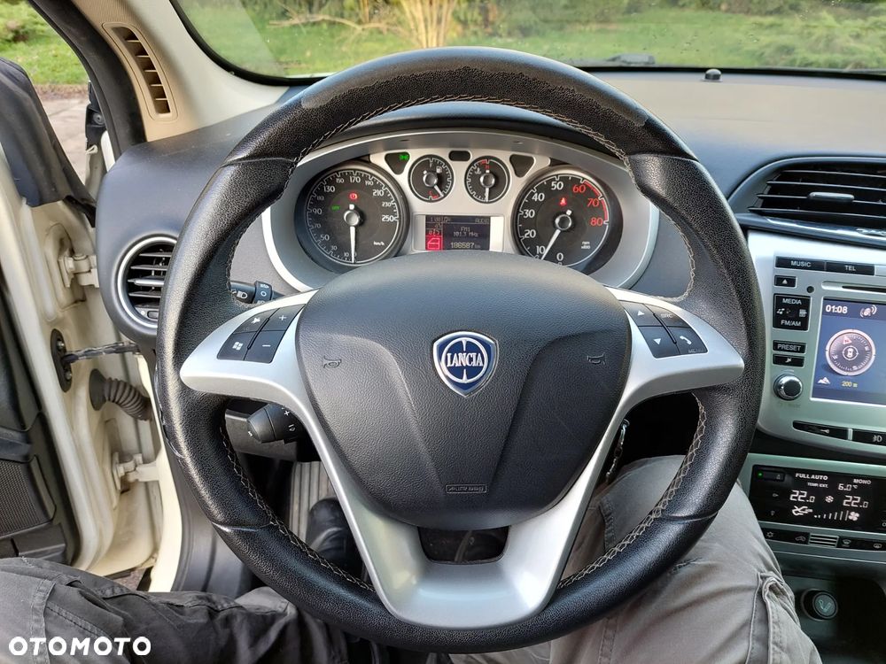 Lancia Delta - 12