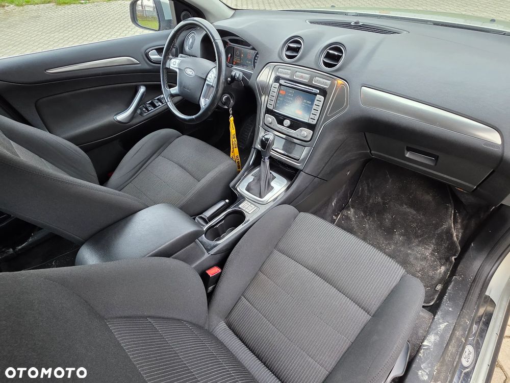 Ford Mondeo 2.3 Ghia - 26