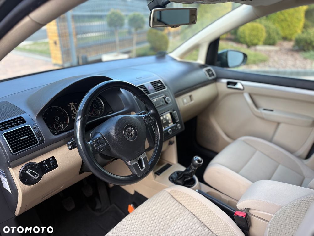 Volkswagen Touran - 18