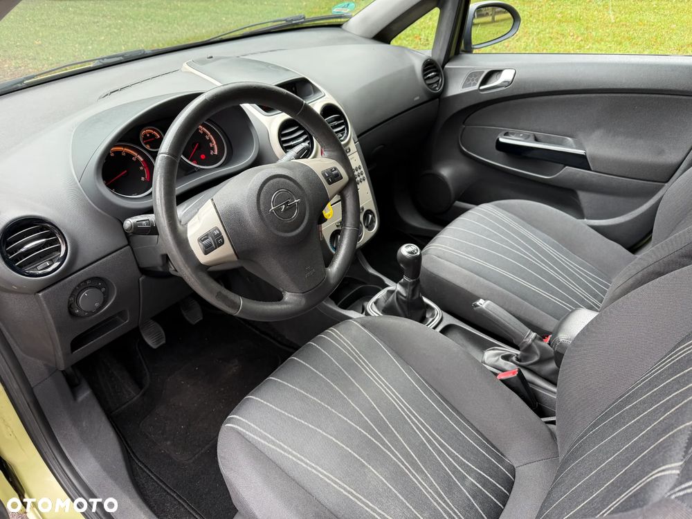 Opel Corsa 1.4 16V Innovation - 16