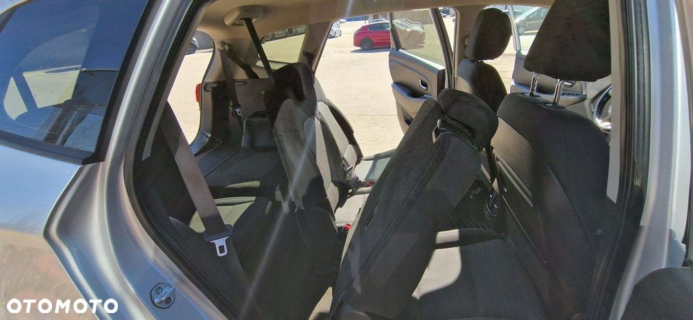 Kia Carens - 22