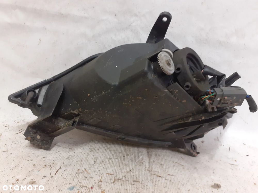 .  PRZOD PRZEDNIA LAMPA PRAWA MAZDA 2 DY - 4