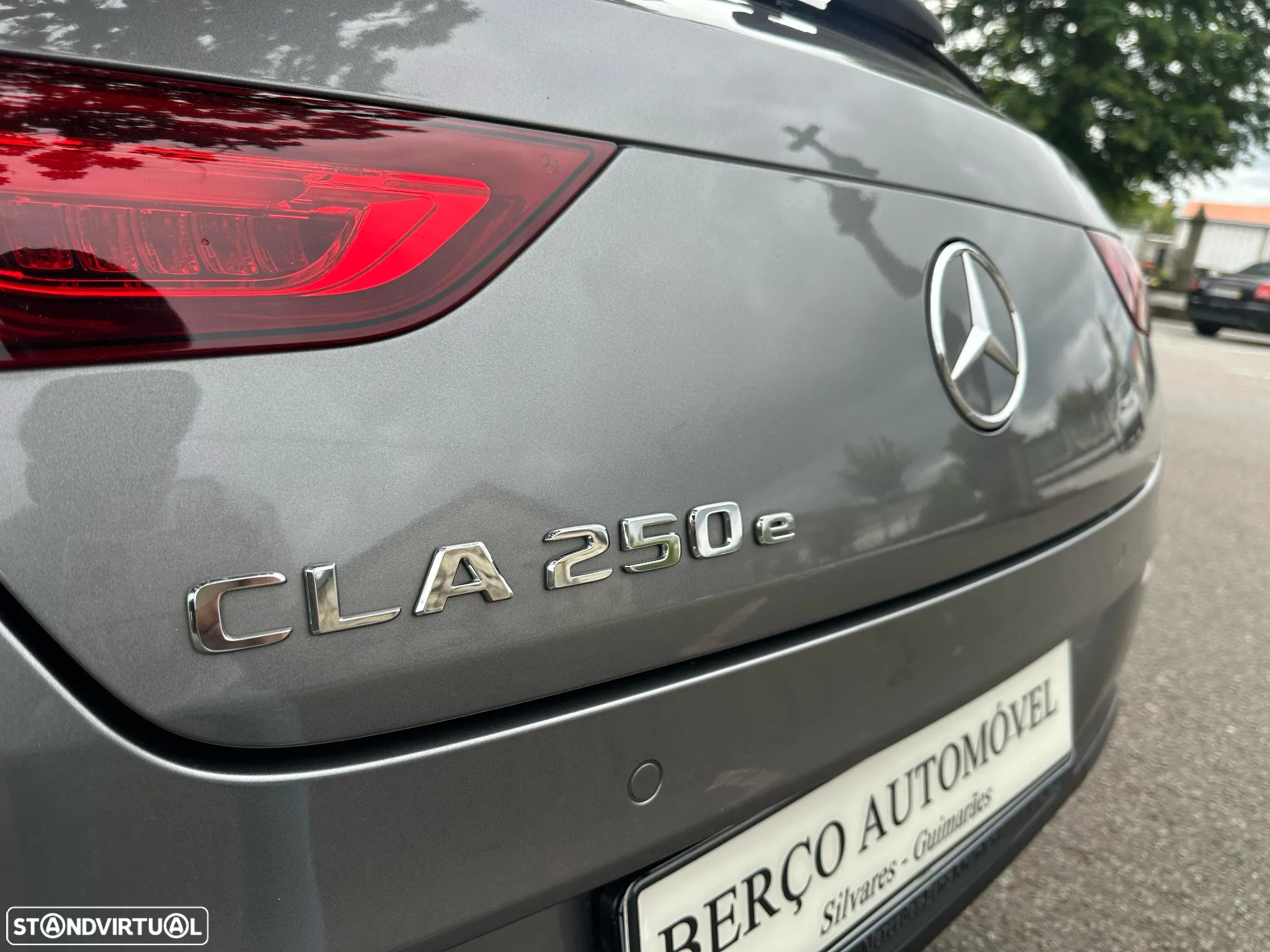 Mercedes-Benz CLA 250 e Shooting Brake AMG Line - 16