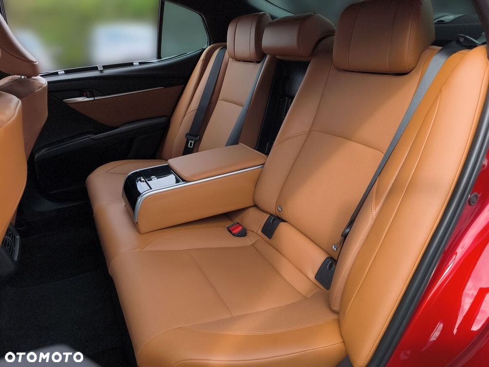 Toyota Camry - 14