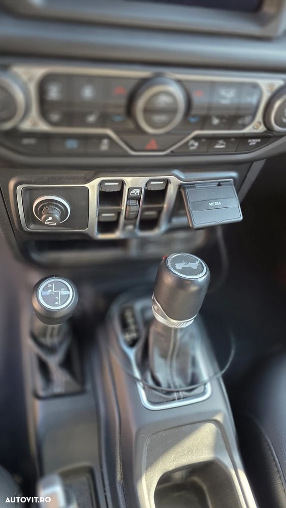 Jeep Wrangler 2.0 4xe AT8 PHEV Sahara - 12