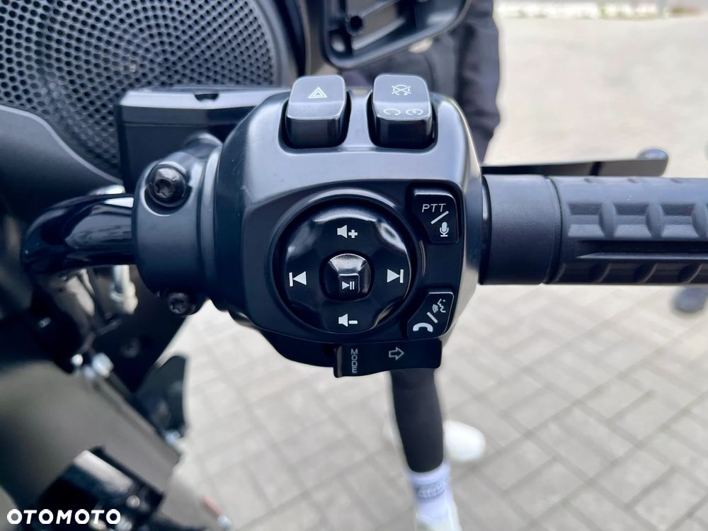 Harley-Davidson Touring Street Glide - 12