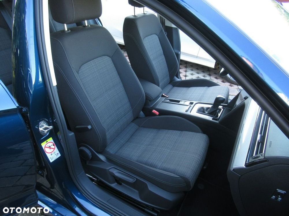Volkswagen Passat - 11