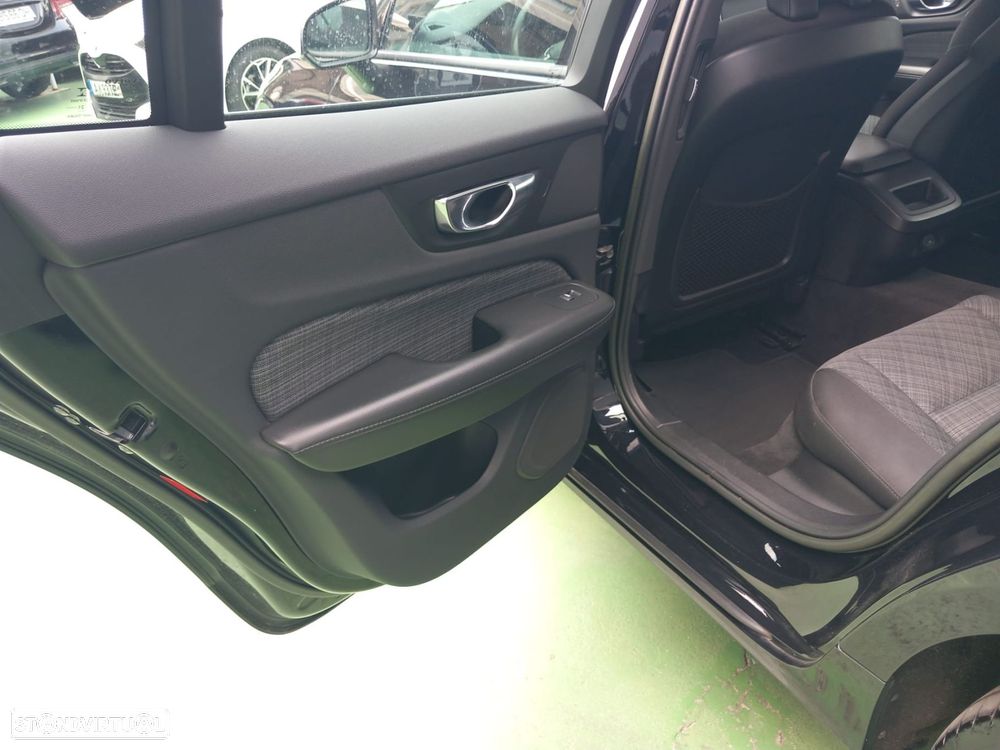 Volvo V60 2.0 D4 Momentum Geartronic - 19