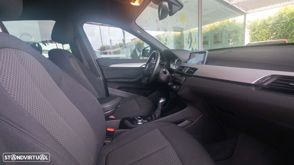 BMW X1 25 e xDrive Corporate Edition - 11