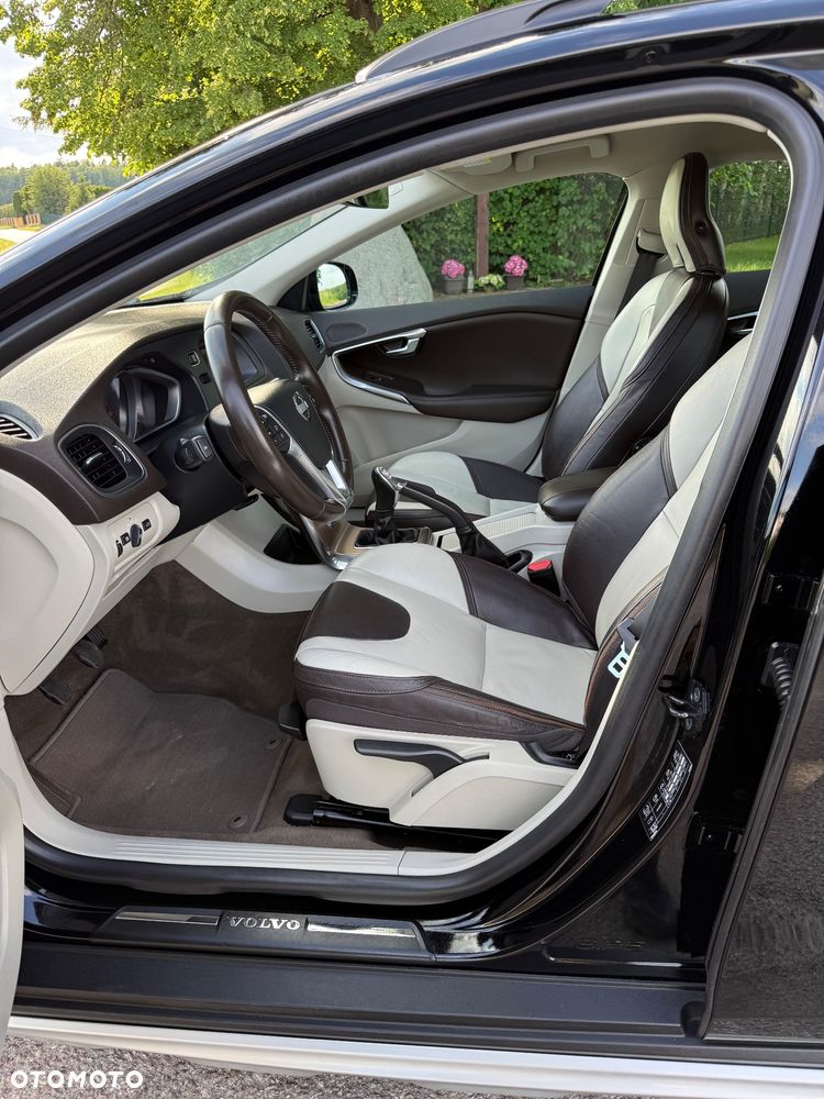Volvo V40 Cross Country D3 Momentum - 9