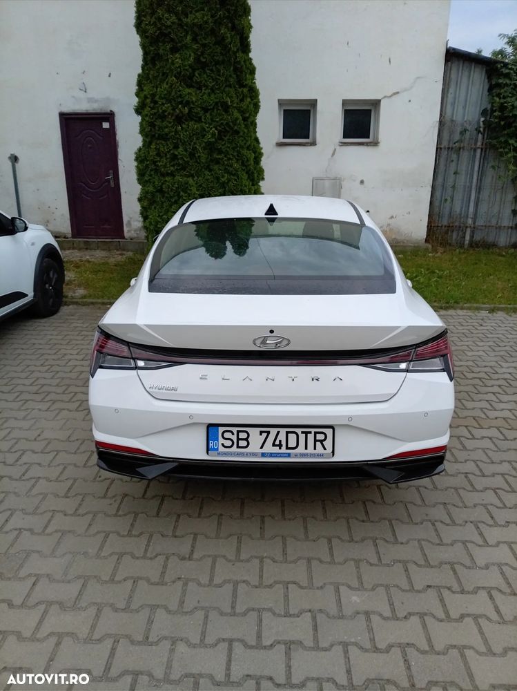 Hyundai Elantra 1.6 l 123 CP 6MT Highway - 4