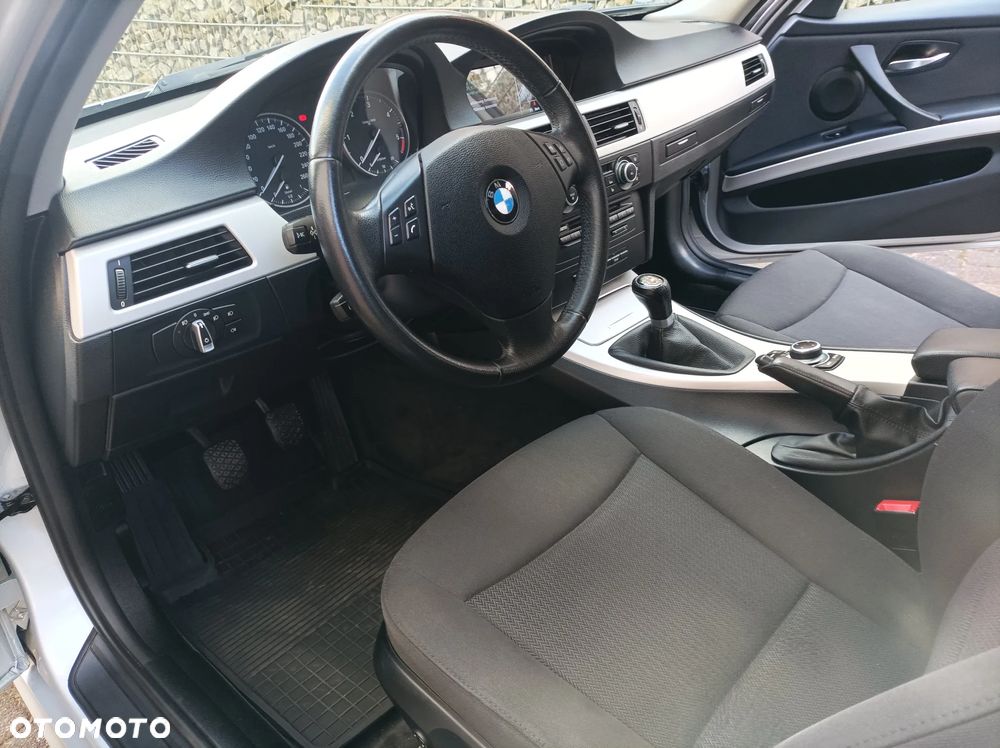 BMW Seria 3 320d DPF Efficient Dynamics Edition - 15