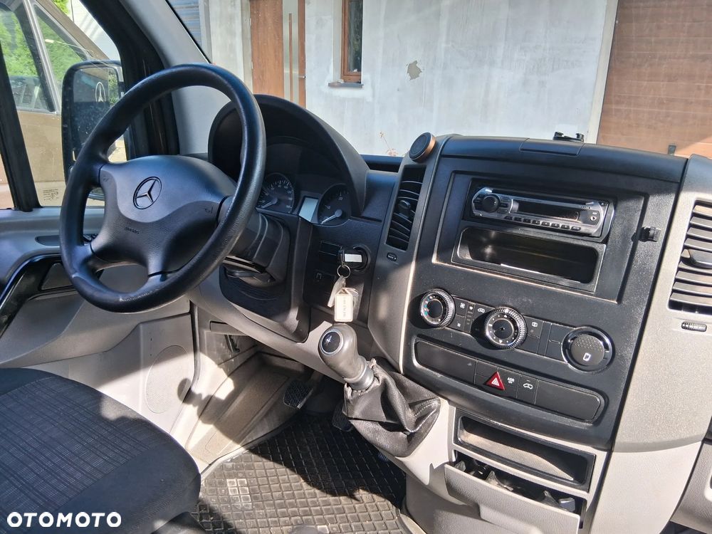 Mercedes-Benz Sprinter - 11