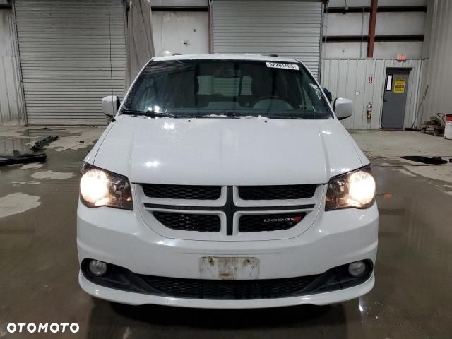Dodge Grand Caravan 3.6 R/T - 26