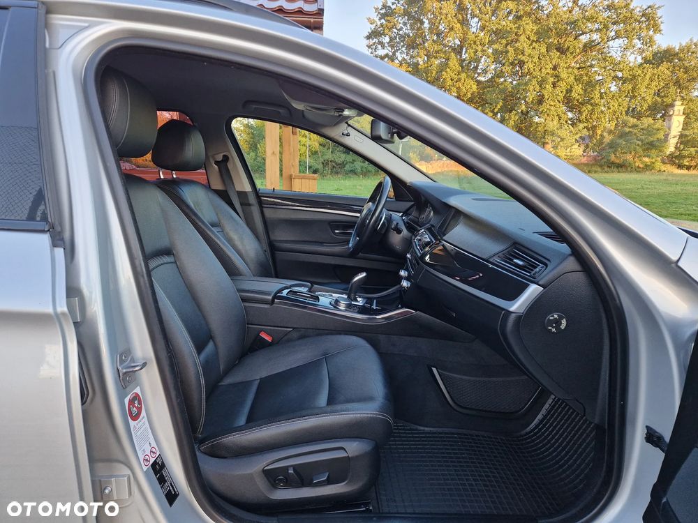 BMW Seria 5 525d xDrive Luxury Line - 12