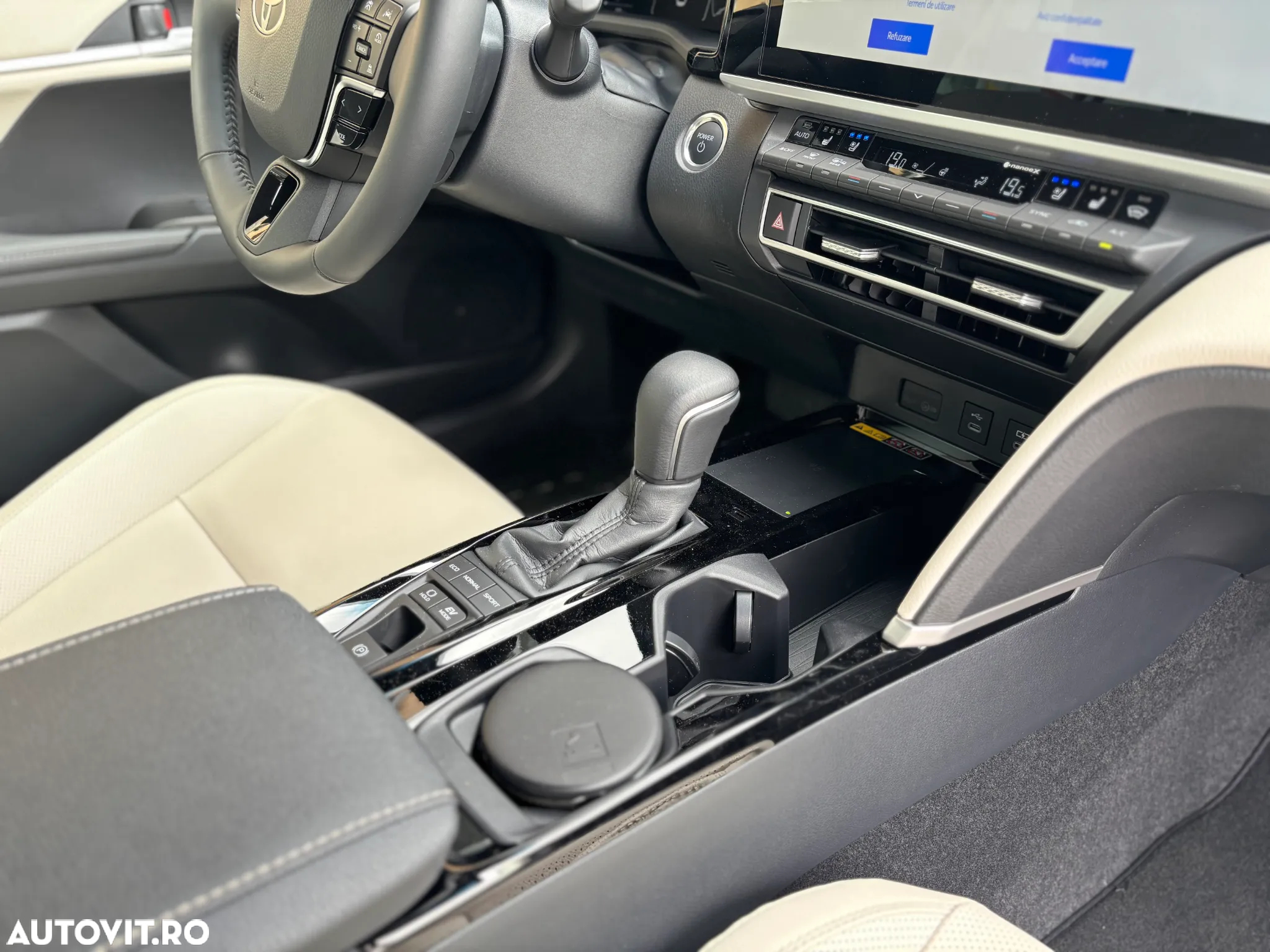 Toyota Camry 2.5 HEV Executive - 13