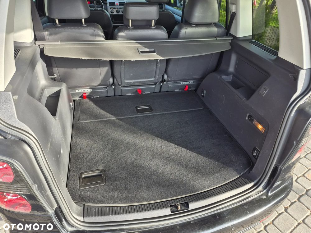Volkswagen Touran 2.0 TDI DPF BlueMotion Technology DSG Comfortline - 16