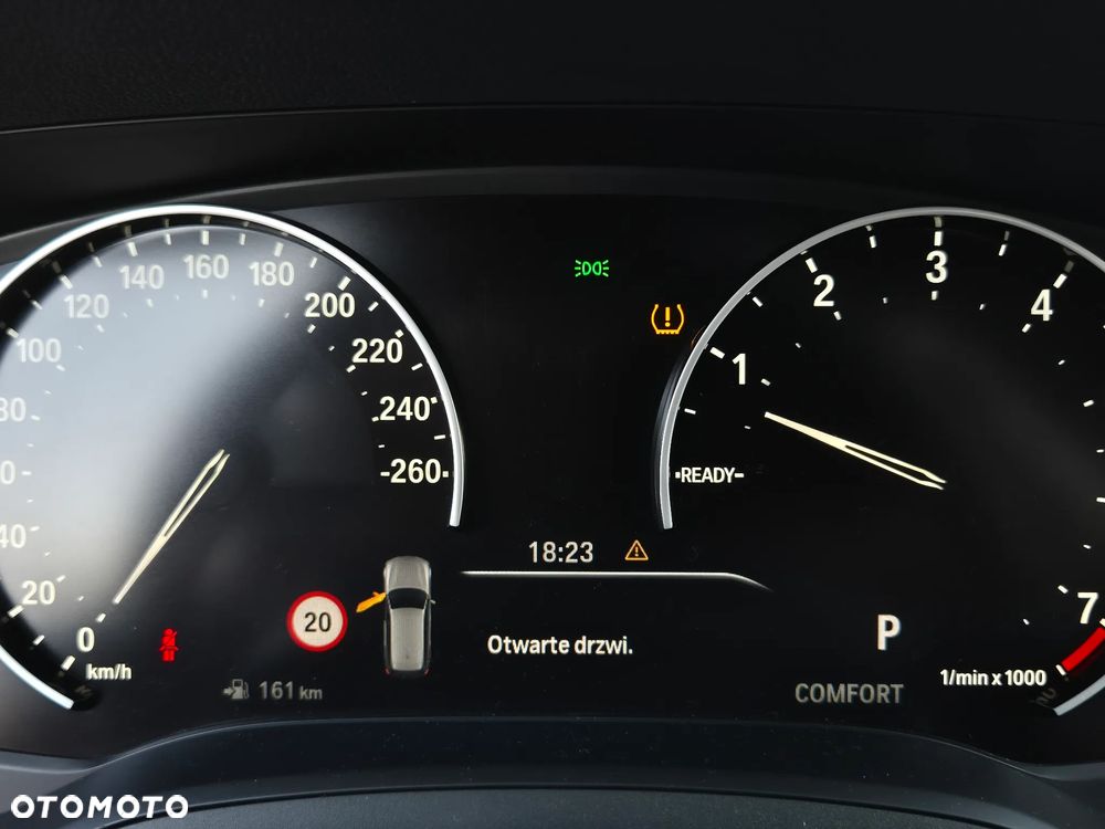 BMW Seria 3 330i Sport Line - 26