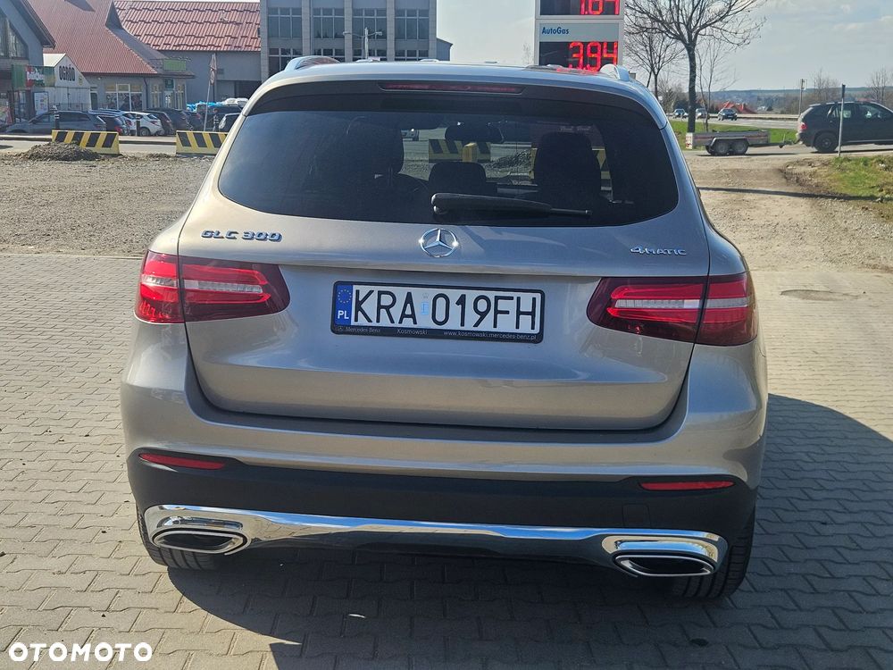 Mercedes-Benz GLC 300 4Matic 9G-TRONIC - 32