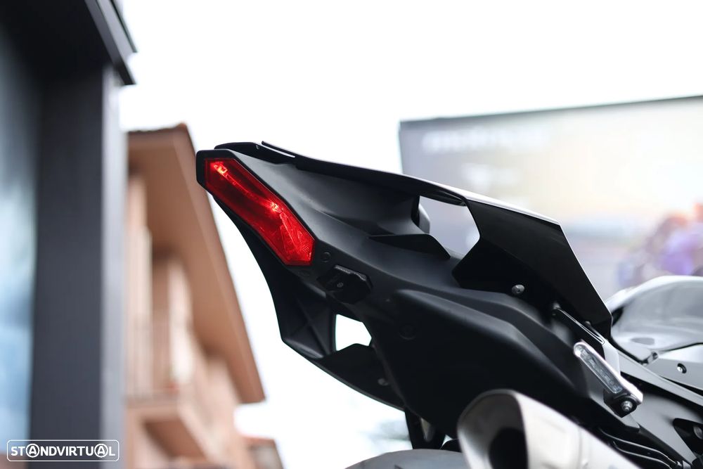 Yamaha YZF R1 Preta Akrapovic - 22