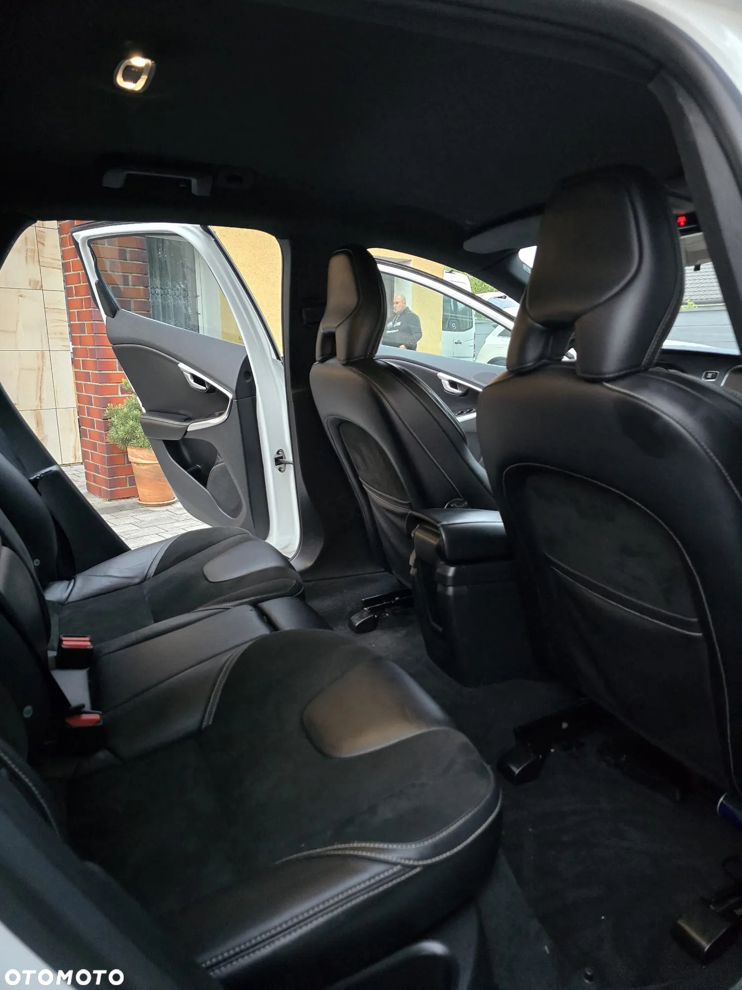 Volvo V40 D2 Drive-E R-Design Momentum - 17