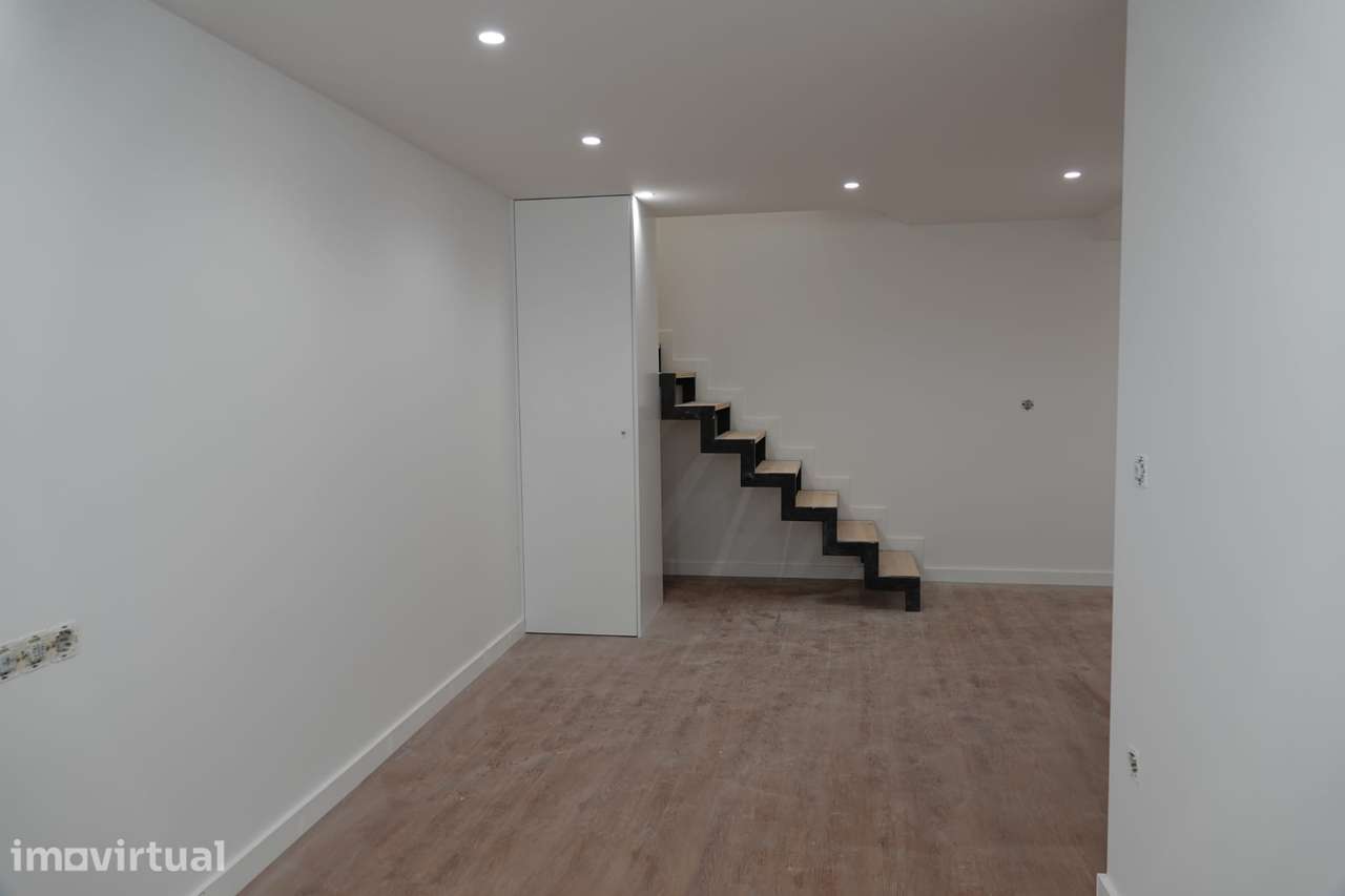 Apartamento T0 com piscina, garagem e elevador - Porto - Grande imagem: 2/16