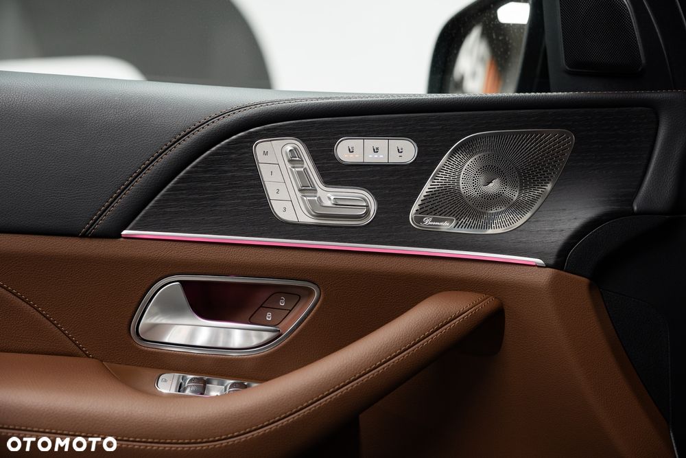 Mercedes-Benz GLS - 32