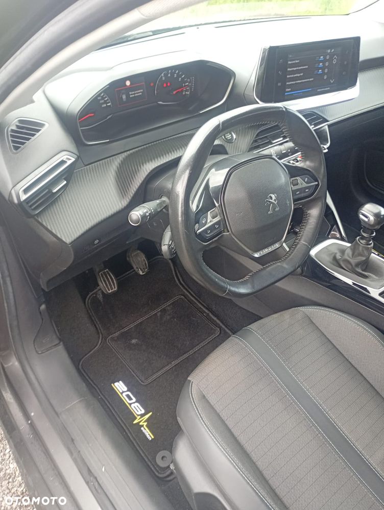 Peugeot 208 - 10