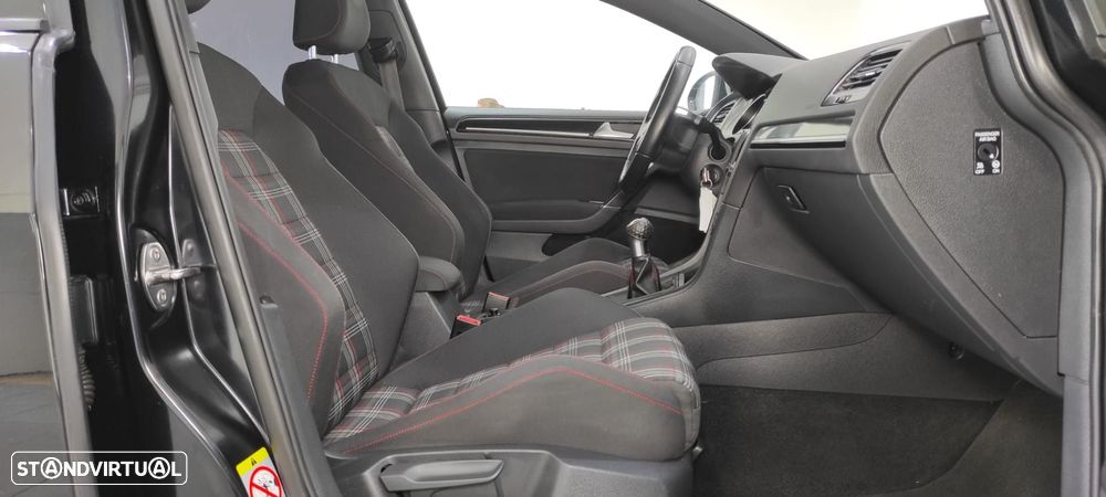 VW Golf - 23