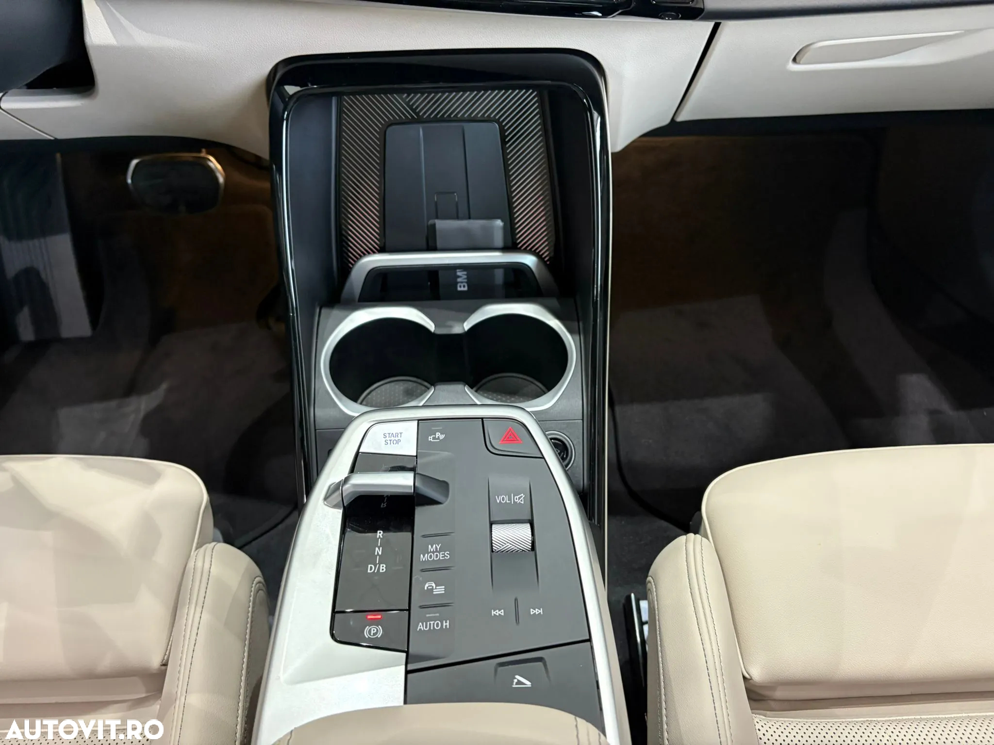 BMW iX1 eDrive20 M Sportpaket - 11