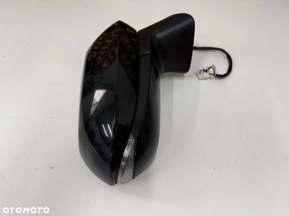 TOYOTA COROLLA XII E21 19-24 LUSTERKO PRAWE 8 PIN SKŁADANE KOLOR 209 - 1