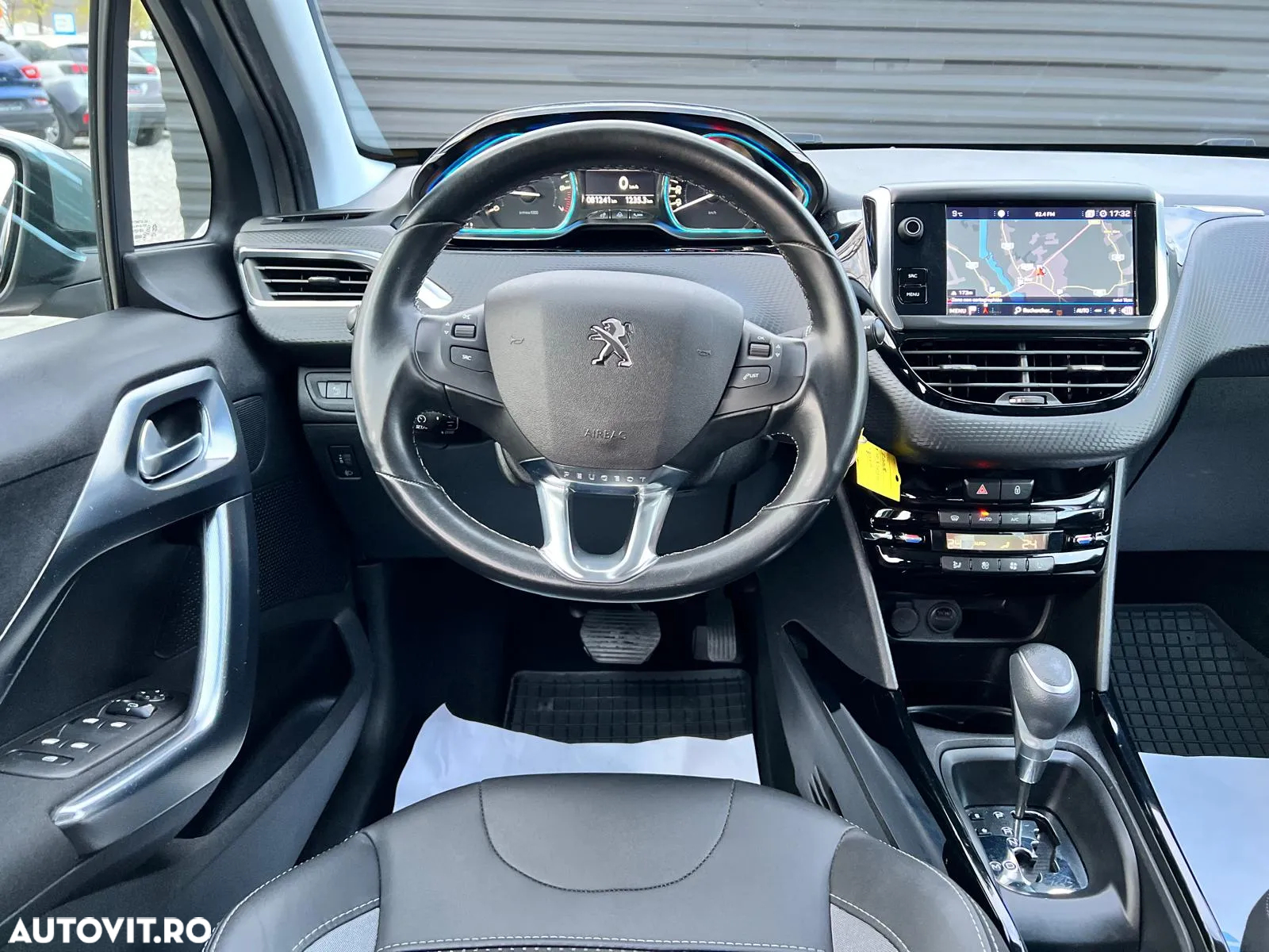 Peugeot 2008 1.2 PureTech EAT8 STT GT Pack - 18