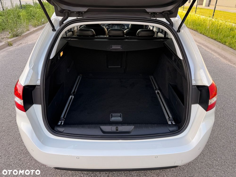Peugeot 308 1.6 BlueHDi Allure S&S - 36