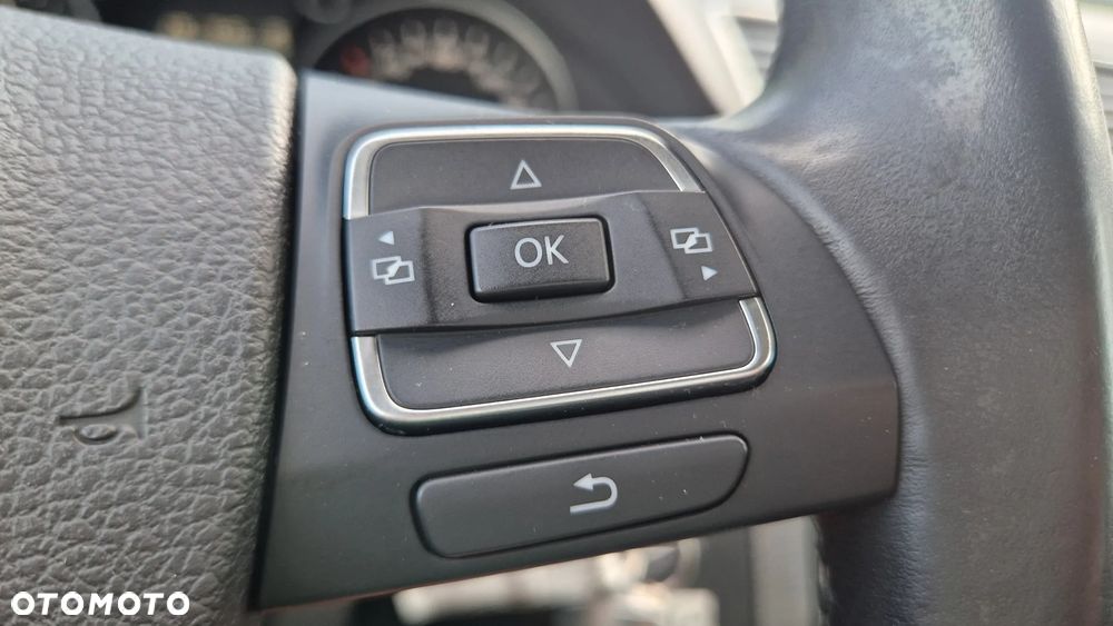 Volkswagen Passat 2.0 TDI Individual - 16