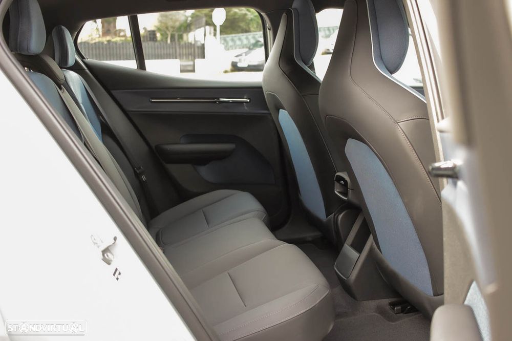 Volvo EX30 Single Motor Extended Range RWD Core - 7