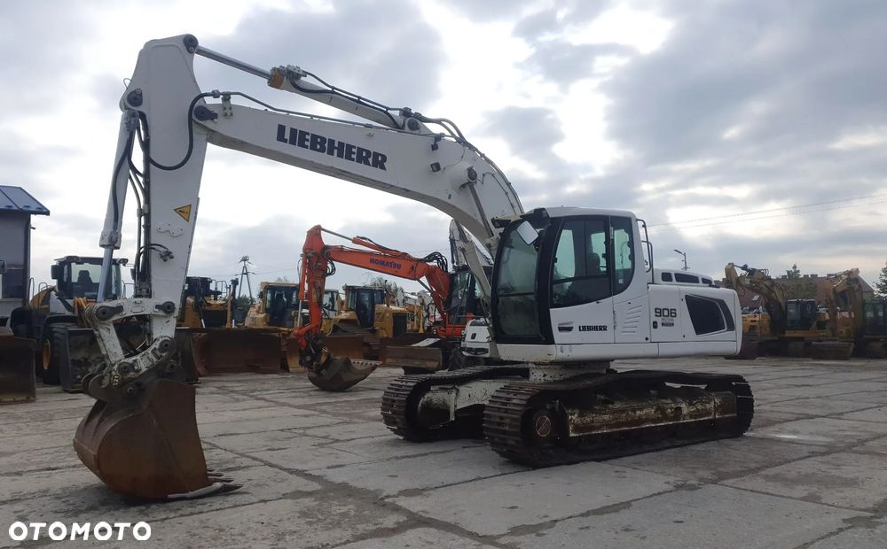 Liebherr R906 - 1