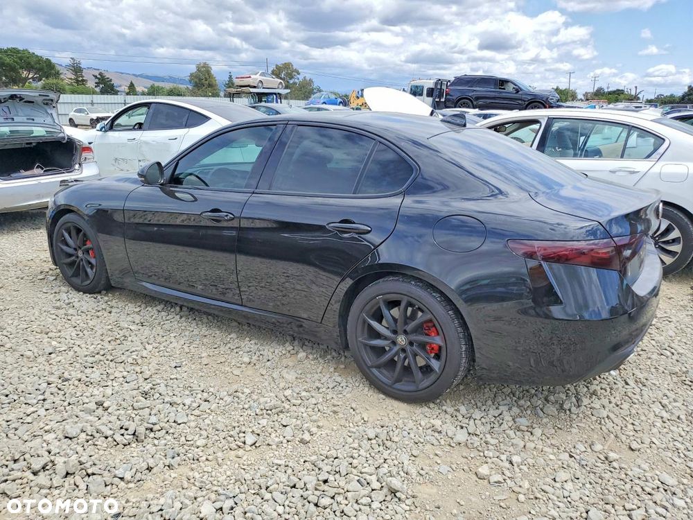Alfa Romeo Giulia 2.0 Turbo 16V AT8-Q4 Ti - 3