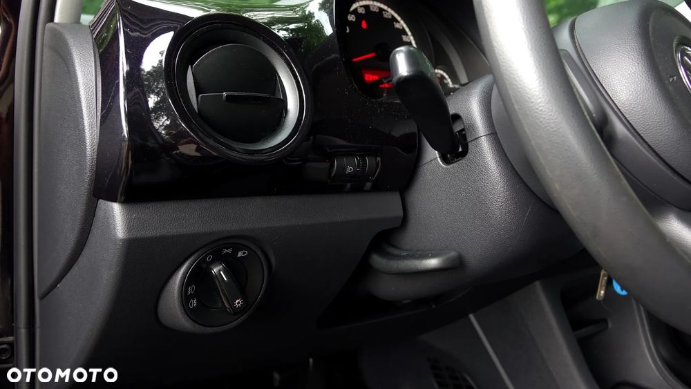 Volkswagen up! move - 3
