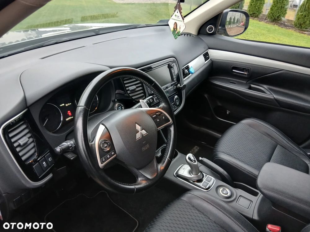 Mitsubishi Outlander - 24