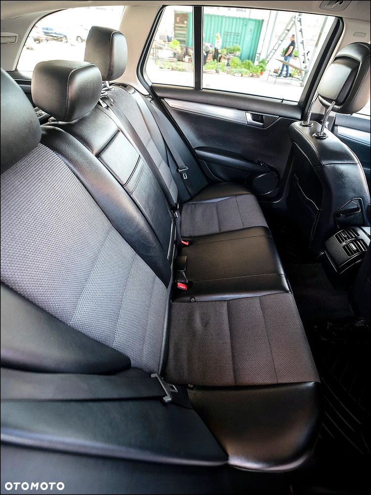 Mercedes-Benz Klasa C 180 BlueEFFICIENCY 7G-TRONIC Avantgarde - 36