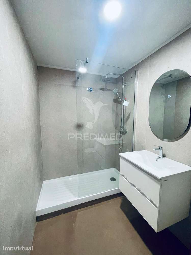 Apartamento T2 em Fase de Renovação no Centro do Funchal - Ilha da... - Grande imagem: 3/12