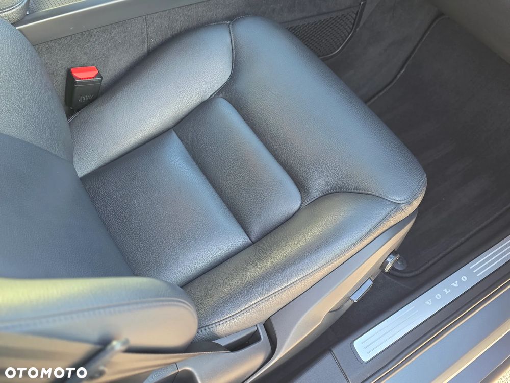 Volvo S90 D4 SCR Momentum Pro - 33