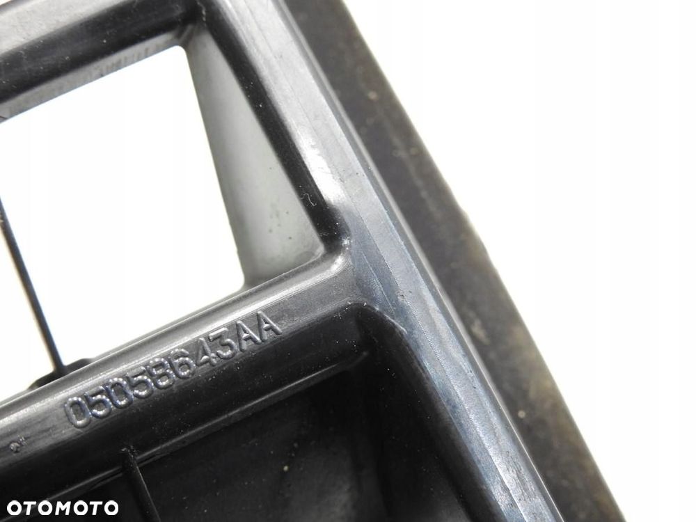 KRATKA WENTYLACYJNA TYŁ DODGE JOURNEY I 05058643AA - 7