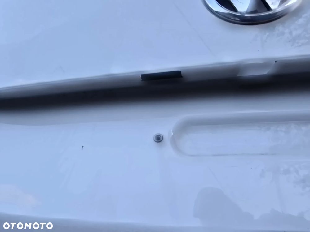Klapa tyl vw t6 - 7