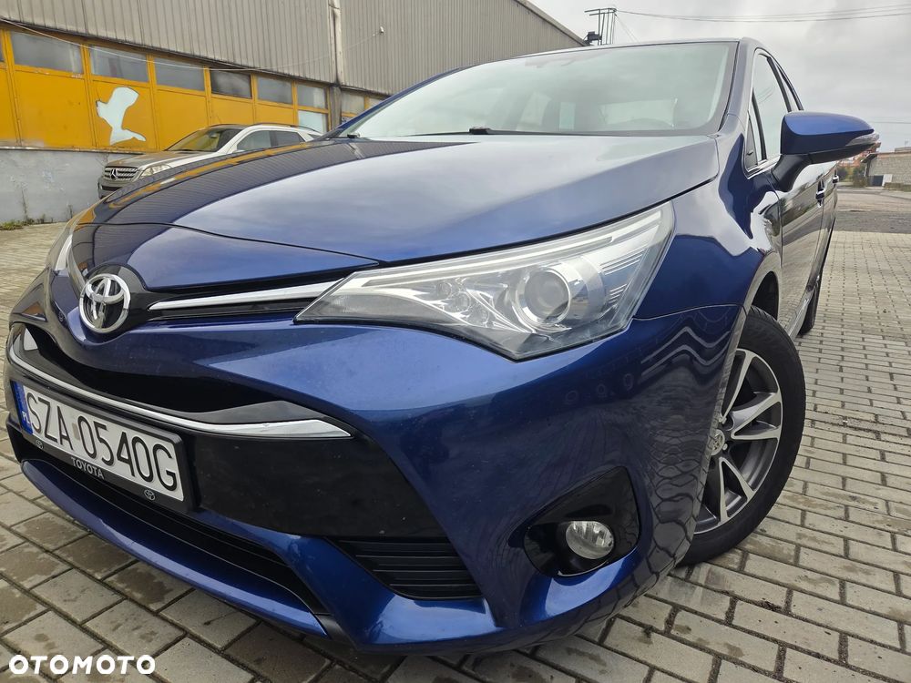 Toyota Avensis 1.6 D-4D Premium - 1