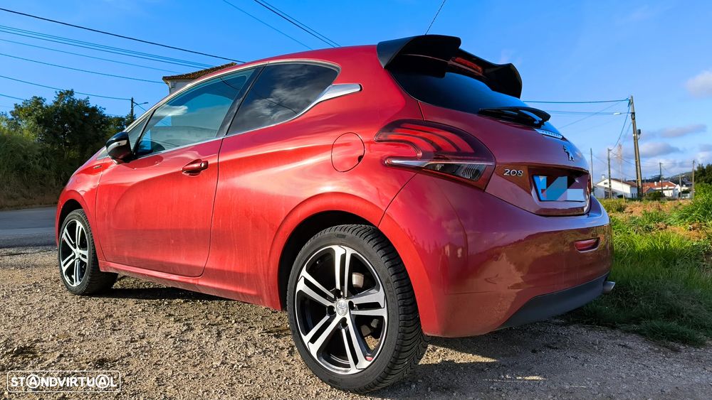 Peugeot 208 1.2 PureTech GT Line - 3