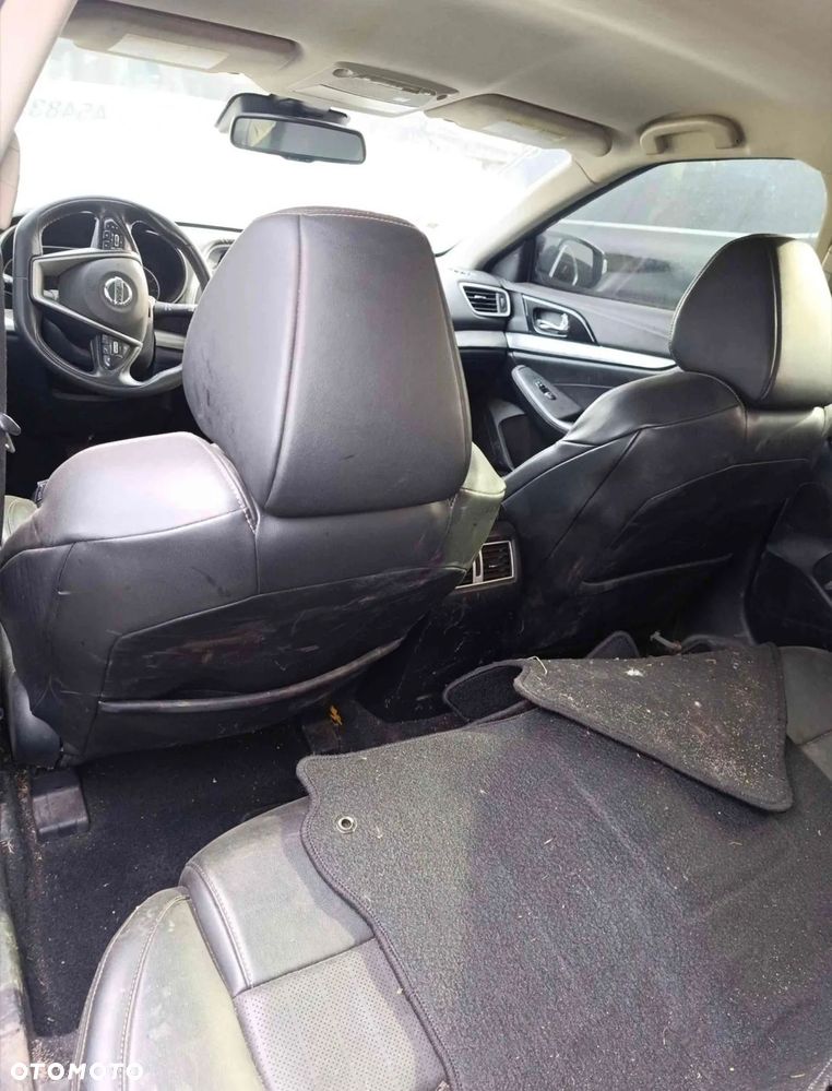 Nissan Maxima - 27